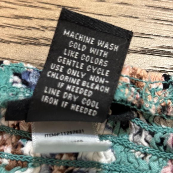 Torrid Floral Off-Shoulder Top Boho Babe Smocked Peasant Blue Green Teal XXS - Picture 4 of 6